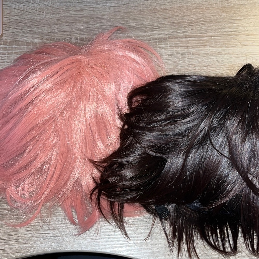 2 Short hair wigs dark brown and pink